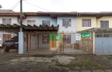 Imagem: A casa possui 3 Dormitórios, 3 Banheiros, 2 Vagas na garagem