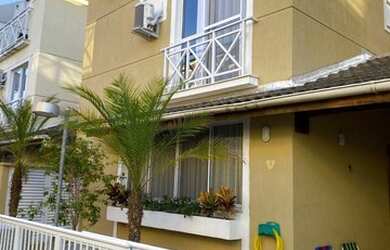 Imagem: A casa em condomínio possui 4 Dormitórios, 3 Banheiros, 2