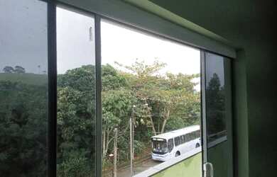 Imagem: A casa possui 2 Dormitórios, 1 Banheiro, 1 Vaga na garagem