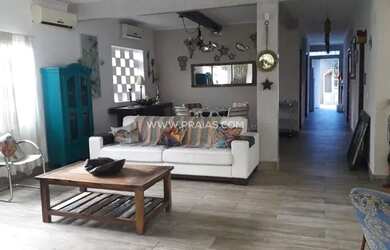 Imagem: A casa possui 3 Dormitórios, 4 Banheiros, 2 Vagas na garagem