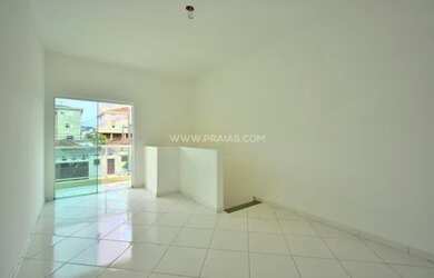 Imagem: A casa possui 3 Dormitórios, 2 Banheiros, 1 Vaga na garagem