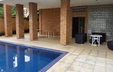 Imagem: A casa possui 4 Dormitórios, 5 Banheiros, 5 Vagas na garagem