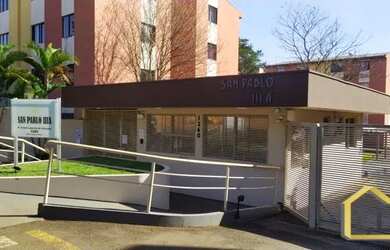 Imagem: O apartamento possui 2 Dormitórios, 1 Banheiro, 1 Vaga na garagem