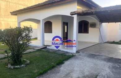 Imagem: A casa possui 3 Dormitórios, 2 Banheiros, 1 Vaga na garagem