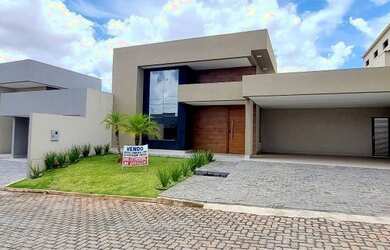 Imagem: A casa em condomínio possui 4 Dormitórios, 5 Banheiros, 4