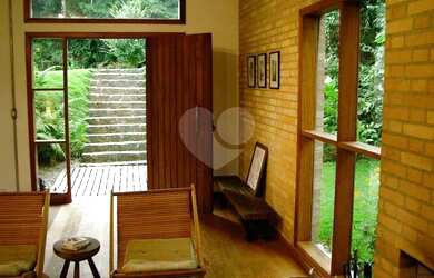 Imagem: A casa em condomínio possui 2 Dormitórios, 3 Banheiros, 5