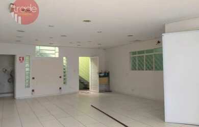 Imagem: O depósito possui 4 Vagas na garagem, 248m² de Área e está