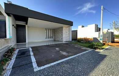 Imagem: A casa em condomínio possui 3 Dormitórios, 2 Banheiros, 2