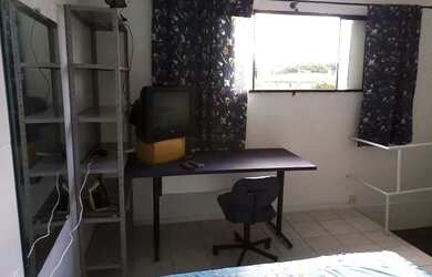 Imagem: O apartamento possui 1 Dormitório, 1 Banheiro, 1 Vaga na garagem