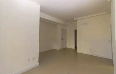 Imagem: O apartamento possui 2 Dormitórios, 1 Banheiro, 2 Vagas na