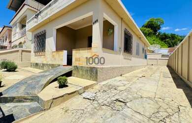 Imagem: A casa possui 3 Dormitórios, 1 Banheiro, 4 Vagas na garagem