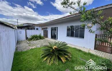 Imagem: A casa possui 3 Dormitórios, 2 Banheiros, 2 Vagas na garagem