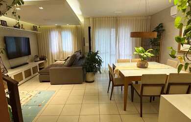 Imagem: A casa e possui 4 Dormitórios, Suítes, 5 Banheiros, 4 Vagas