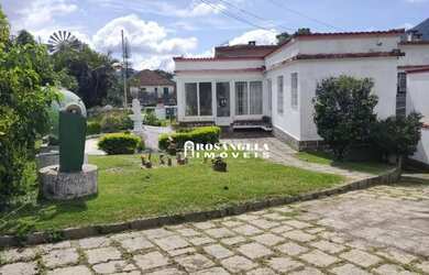 Imagem: A casa possui 5 Dormitórios, 4 Banheiros, 807m² de Área e