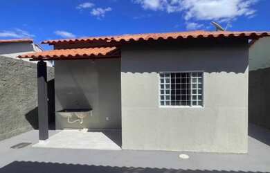 Imagem: A casa possui 2 Dormitórios, 1 Banheiro, 300m² de Área e