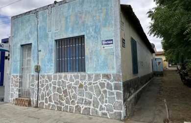 Imagem: A casa possui 2 Dormitórios, 2 Banheiros e está localizado