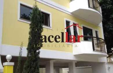 Imagem: A casa em condomínio possui 3 Dormitórios, 4 Banheiros, 2