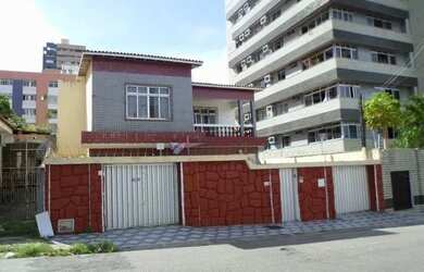 Imagem: A casa possui 5 Dormitórios, 5 Banheiros, 2 Vagas na garagem