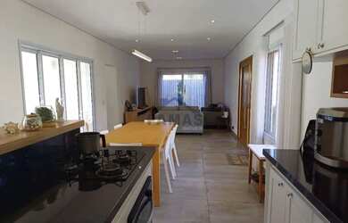 Imagem 3: Aconchegante, integrada, casa térrea e grande terreno gramado no Condomínio...