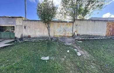 Imagem: A casa possui 2 Dormitórios, 1 Banheiro e 225m² de Área e