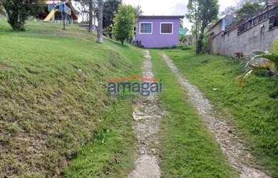 Imagem: A casa possui 2 Dormitórios, 2 Banheiros, 5 Vagas na garagem