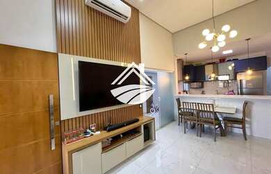 Imagem: A casa possui 3 Dormitórios, 3 Banheiros, 2 Vagas na garagem