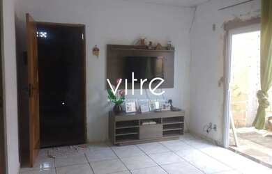 Imagem: A casa possui 3 Dormitórios, 1 Banheiro, 3 Vagas na garagem