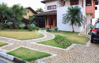 Imagem: A casa em condomínio possui 4 Dormitórios, 5 Banheiros, 5