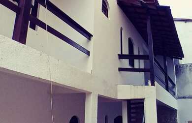 Imagem: A casa possui 4 Dormitórios, 4 Banheiros, 2 Vagas na garagem