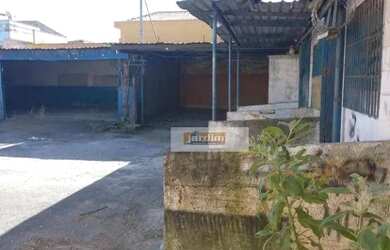 Imagem: O depósito possui 4 Vagas na garagem, 489m² de Área e está