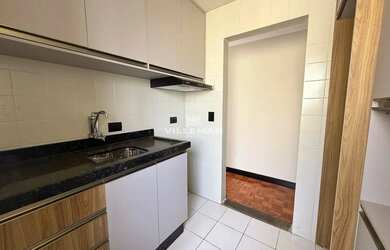 Imagem: O apartamento possui 2 Dormitórios, 1 Banheiro, 1 Vaga na garagem