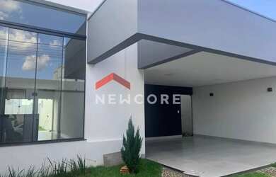 Imagem: A casa possui 3 Dormitórios, 1 Banheiro, 4 Vagas na garagem