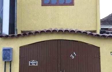 Imagem: A casa possui 2 Dormitórios, 2 Banheiros, 1 Vaga na garagem