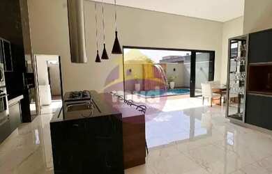 Imagem: A casa em condomínio possui 3 Dormitórios, 3 Banheiros, 4