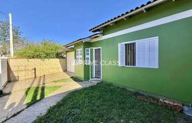 Imagem: A casa possui 2 Dormitórios, 2 Banheiros, 2 Vagas na garagem