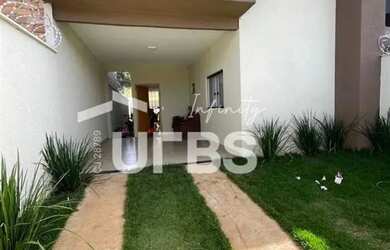 Imagem: A casa possui 3 Dormitórios, 2 Banheiros e 111m² de Área