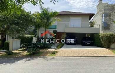 Imagem: A casa em condomínio possui 4 Dormitórios, 5 Banheiros, 4