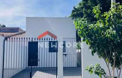 Imagem: A casa possui 1 Dormitório, 1 Banheiro, 2 Vagas na garagem