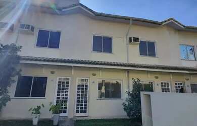 Imagem: A casa possui 2 Dormitórios, 3 Banheiros, 1 Vaga na garagem