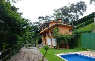 Imagem: A casa em condomínio à venda possui 5 Dormitórios, 5 Banheiros