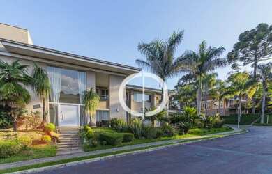 Imagem: A casa em condomínio possui 5 Dormitórios, 5 Banheiros, 4