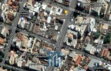 Imagem: O terreno possui 372m² de Área e está localizado em Centro