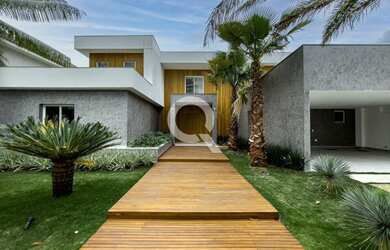 Imagem: A casa em condomínio possui 4 Dormitórios, 5 Banheiros, 5