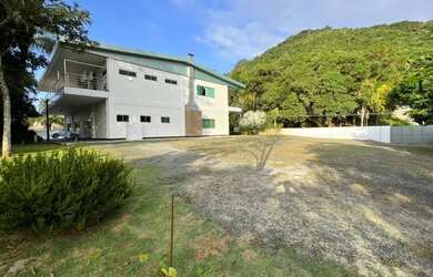Imagem 7: Casa na beira do rio, raridade