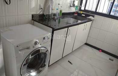 Imagem: O apartamento possui 4 Dormitórios, 2 Banheiros, 1 Vaga na