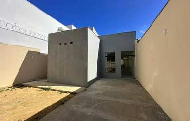 Imagem: A casa possui 2 Dormitórios, 2 Banheiros, 5 Vagas na garagem