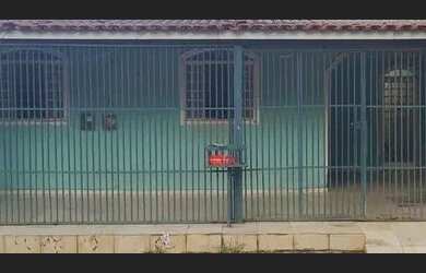 Imagem: A casa possui 3 Dormitórios, 1 Banheiro, 1 Vaga na garagem