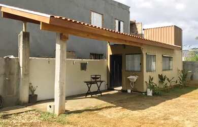 Imagem: A casa possui 1 Dormitório, 1 Vaga na garagem e está localizado