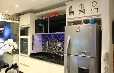 Imagem: O apartamento possui 2 Dormitórios, 1 Banheiro, 2 Vagas na