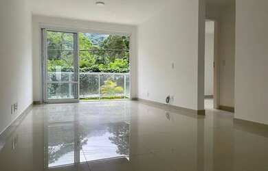 Imagem: O apartamento possui 2 Dormitórios, 2 Banheiros, 2 Vagas na